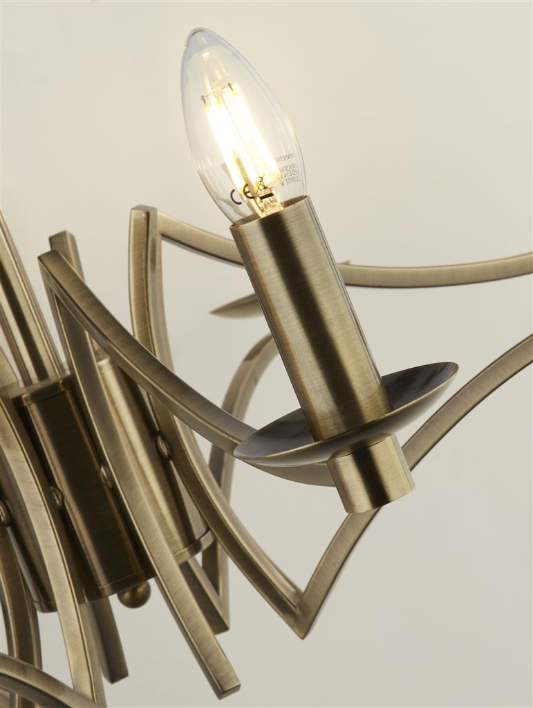 Ascot Ø72 Antiek messing hanglamp Van Searchlight - De Ascot is een klassieke metalen kroonluchter met een antieke messing afwerking die een opvallend middelpunt in de kamer vormt.