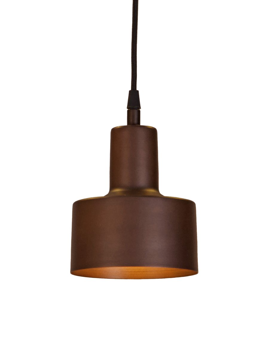 Solo Ø13cm Bruin raamlamp Van PR Home - Solo is een eenvoudige metalen raamlamp met een minimalistisch design.