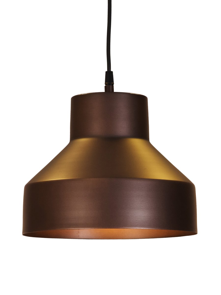 Solo Ø26 Bruin hanglamp Van PR Home - Solo is een kleinere metalen hanglamp met een minimalistisch design.