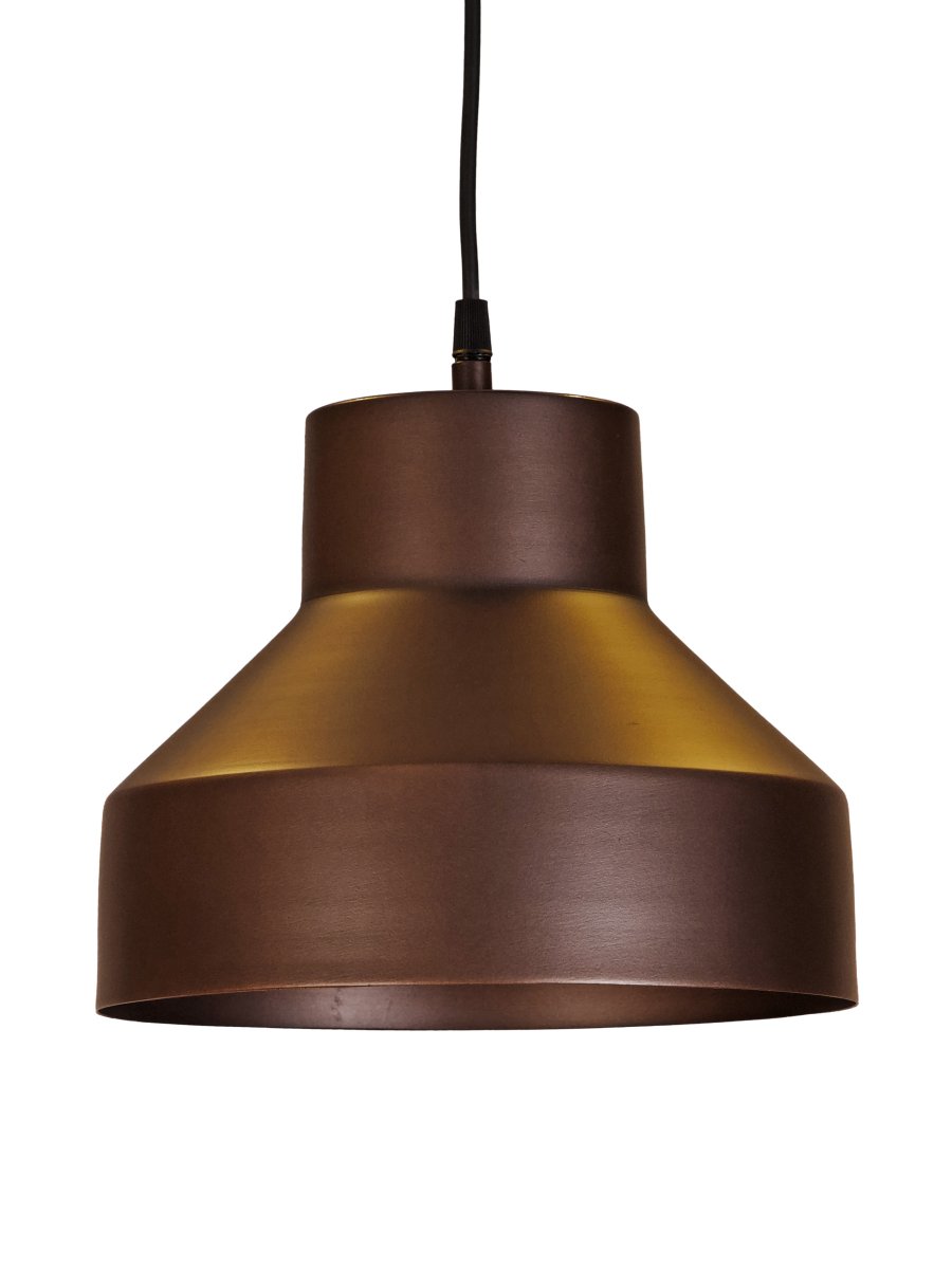 Solo Ø26 Bruin hanglamp Van PR Home - Solo is een kleinere metalen hanglamp met een minimalistisch design.
