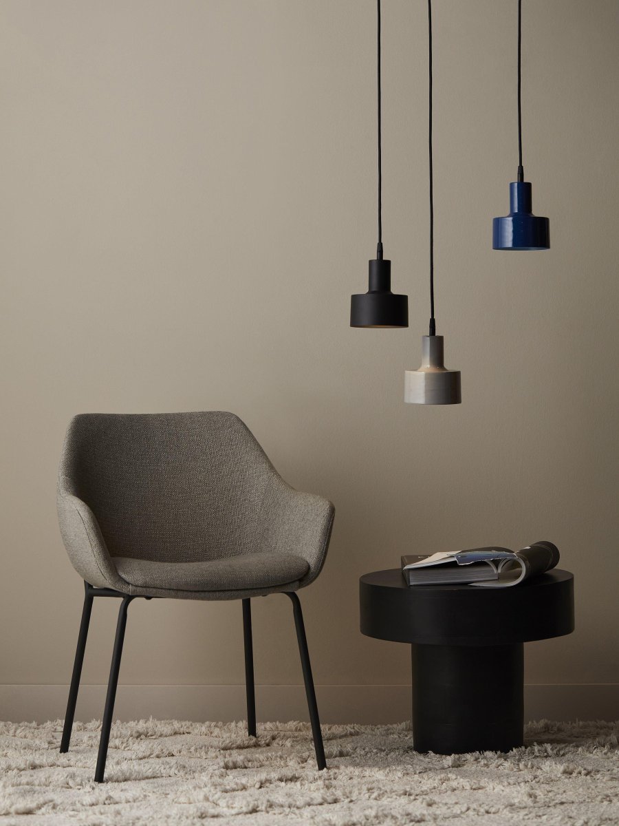 Solo Ø13 Blauw raamlamp Van PR Home - Hoogglans blauwe afwerking aan de buitenkant en matblauw; binnen.