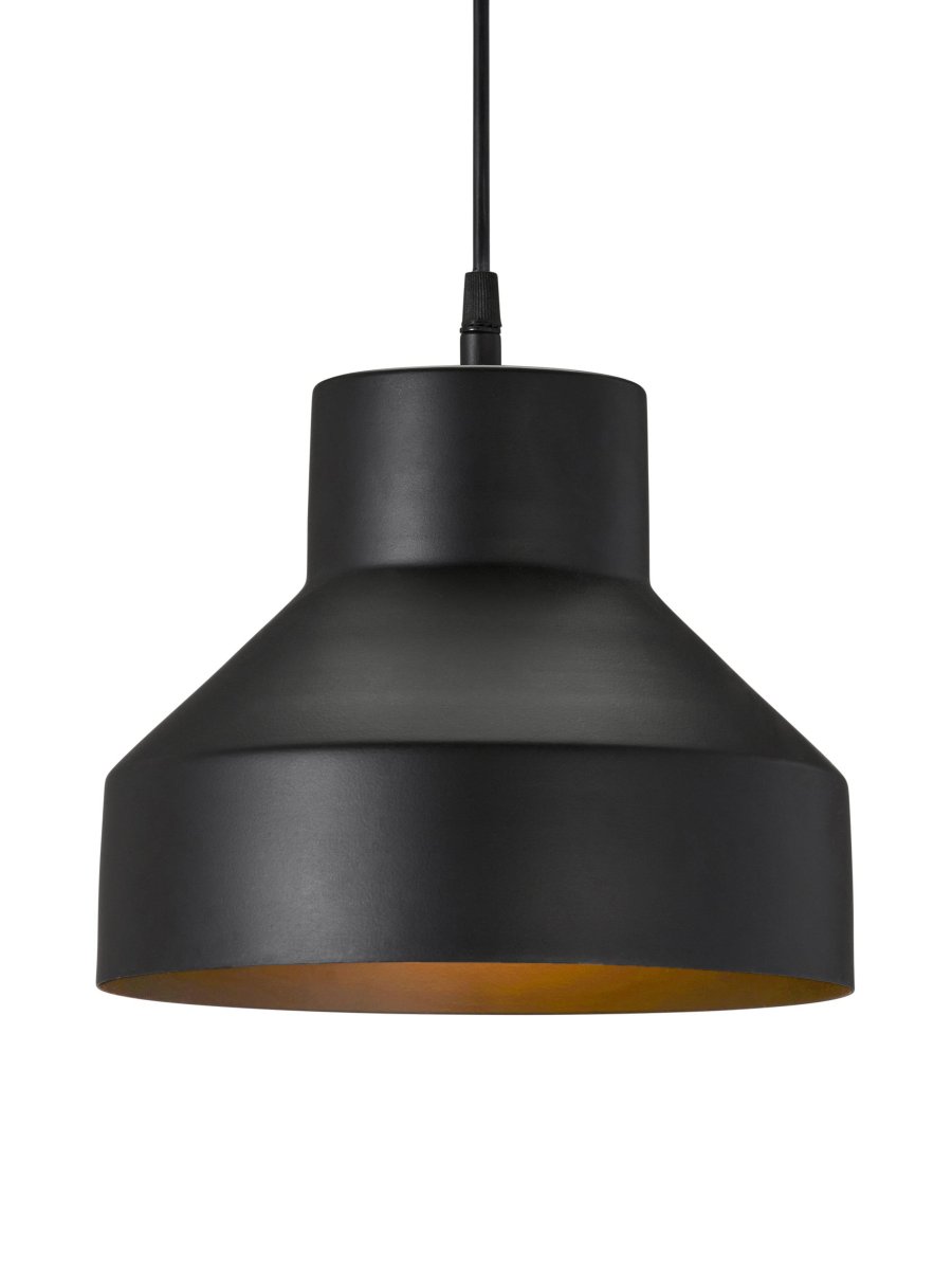 Solo Ø26 Zwart hanglamp Van PR Home - Zwarte matte afwerking, zowel binnen als buiten.