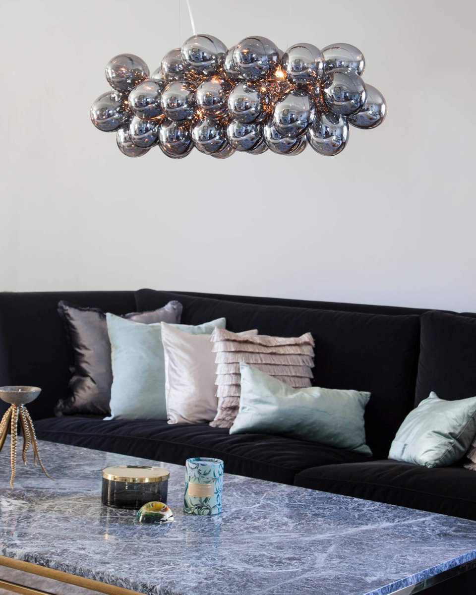 Gross Bar 80cm Rookkleurig hanglamp Van By Rydéns - De lamp staat prachtig op veel plekken en kan gehangen worden boven de eettafel, in de woonkamer of waarom niet boven de vergadertafel?