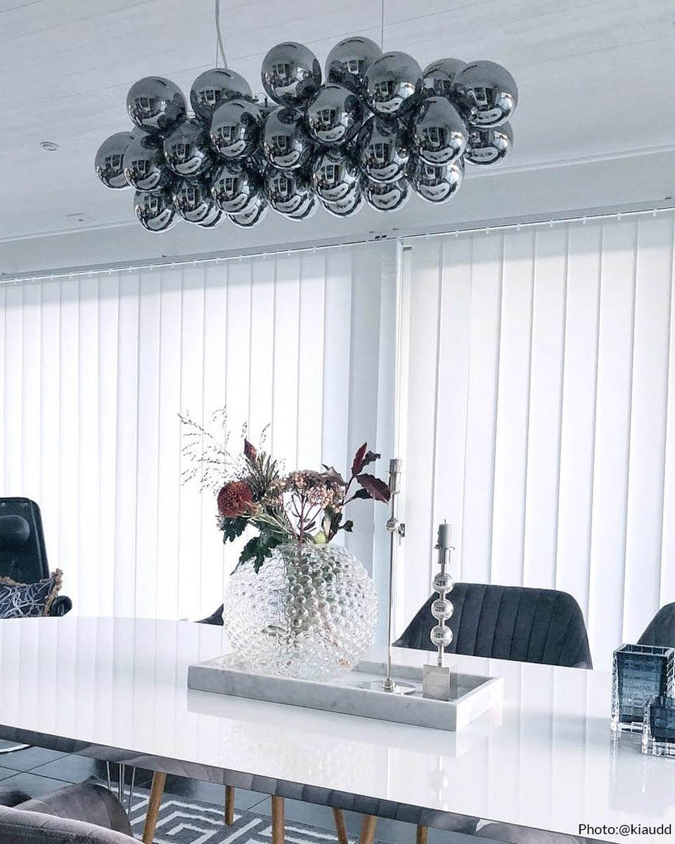 Gross Bar 80cm Rookkleurig hanglamp Van By Rydéns - De lamp staat prachtig op veel plekken en kan gehangen worden boven de eettafel, in de woonkamer of waarom niet boven de vergadertafel?