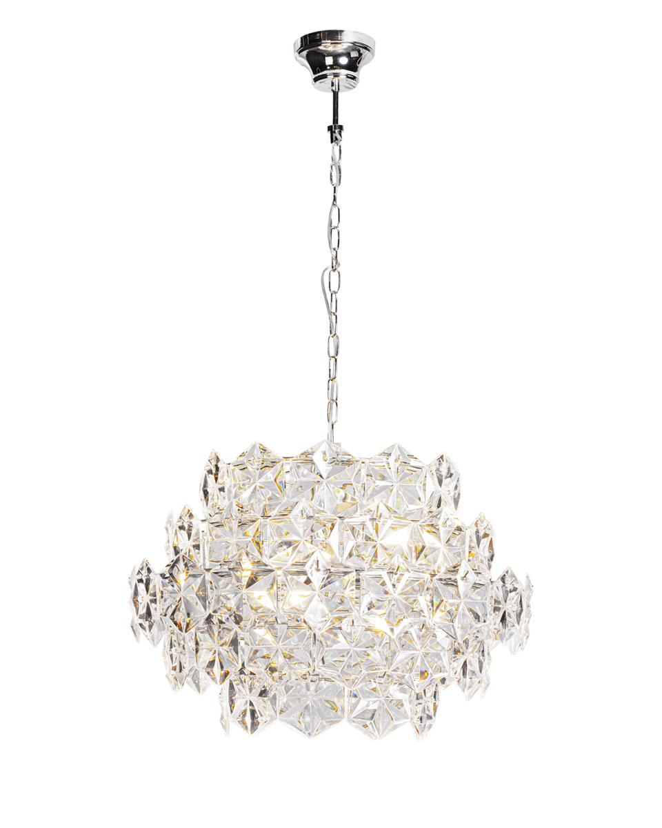 Monarque Ø58 Transparant kristal Van By Rydéns - De ophanging aan een chromen ketting versterkt de verfijnde uitstraling van de lamp en maakt het een stijlvolle blikvanger boven de eettafel of in de woonkamer.