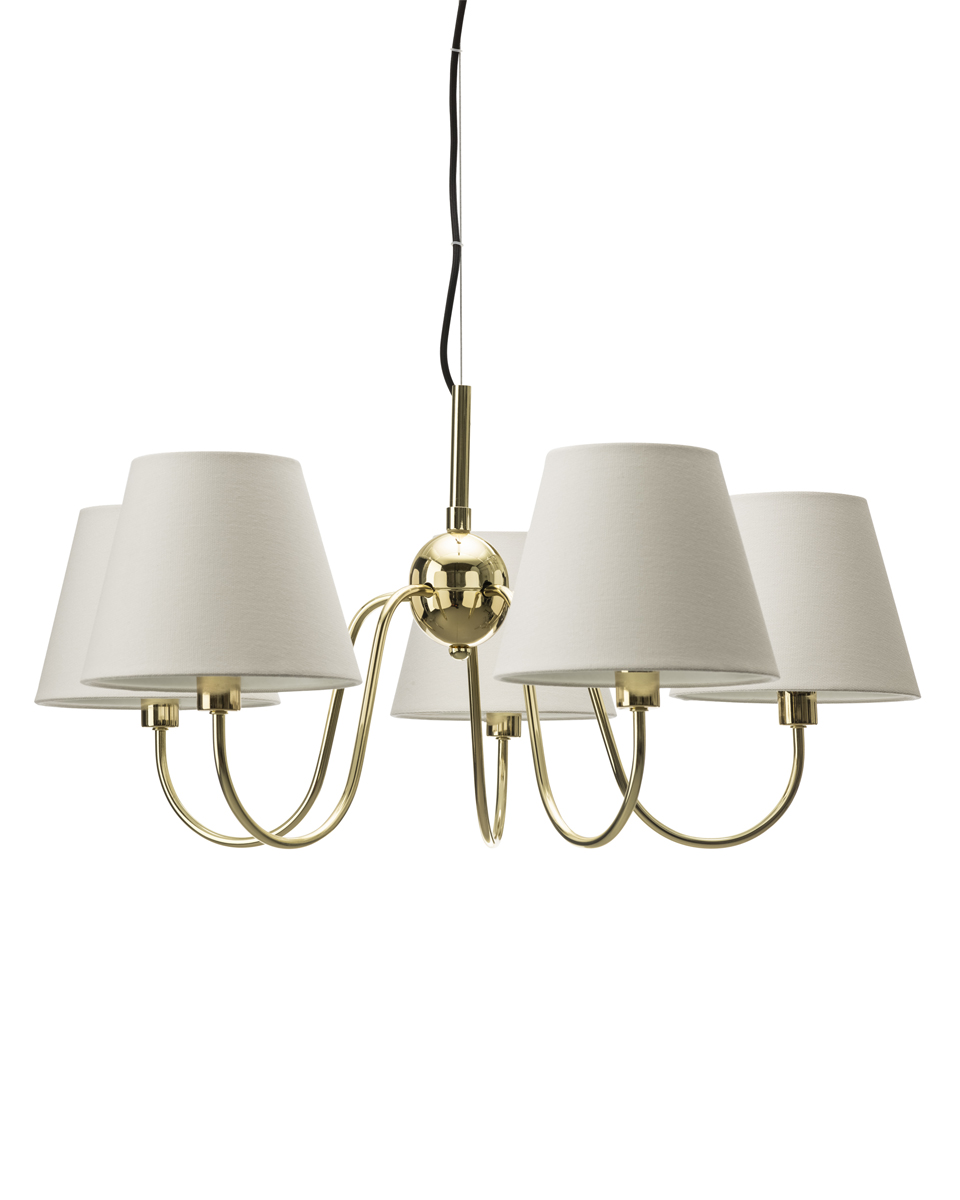 Lynx Ø75 Messing hanglamp Van By Rydéns - De witte textielen kappen geven een mooi en aangenaam licht, wat zorgt voor een warme en uitnodigende sfeer in de kamer.