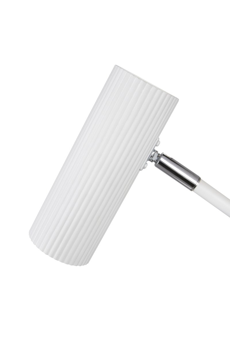 Hubble Read 45cm Wit bureaulamp Van Globen Lighting - De lamp is gemaakt van mat gelakt staal/aluminium en heeft een 200 cm lange textielkabel met schakelaar en stekker.