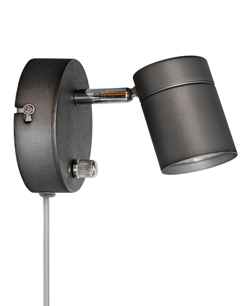 Correct Staalgrijs leeslamp Van By Rydéns - Op de lampkop bevindt zich een metalen staafje waarmee u het licht in de juiste richting kunt richten zonder dat de lamp oververhit raakt.