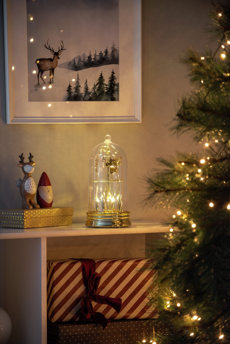 Lantaarn Met Engelenmolen Goud Van Konstsmide - Het is een aanrader om op een bureau in de hal of op een bijzettafel in de woonkamer te zetten en zo de kerstsfeer in huis te versterken.