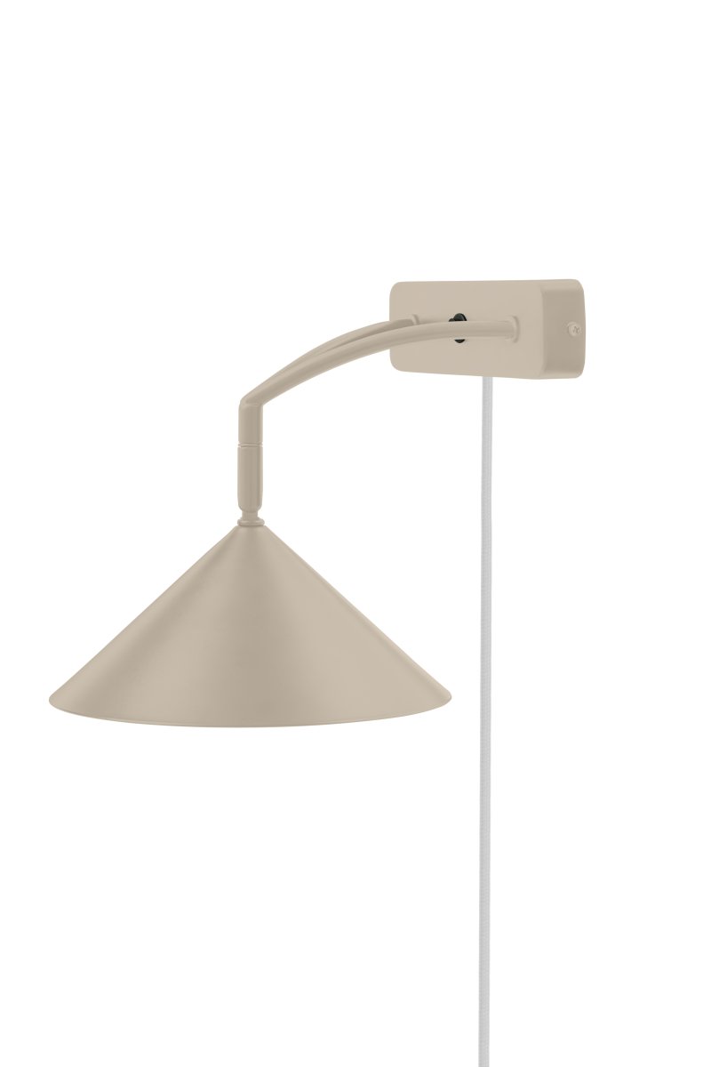 Curve Beige leeslamp Van Globen Lighting - De Curve wandlamp in mat gelakt metaal met zijn minimalistische design past in veel omgevingen.
