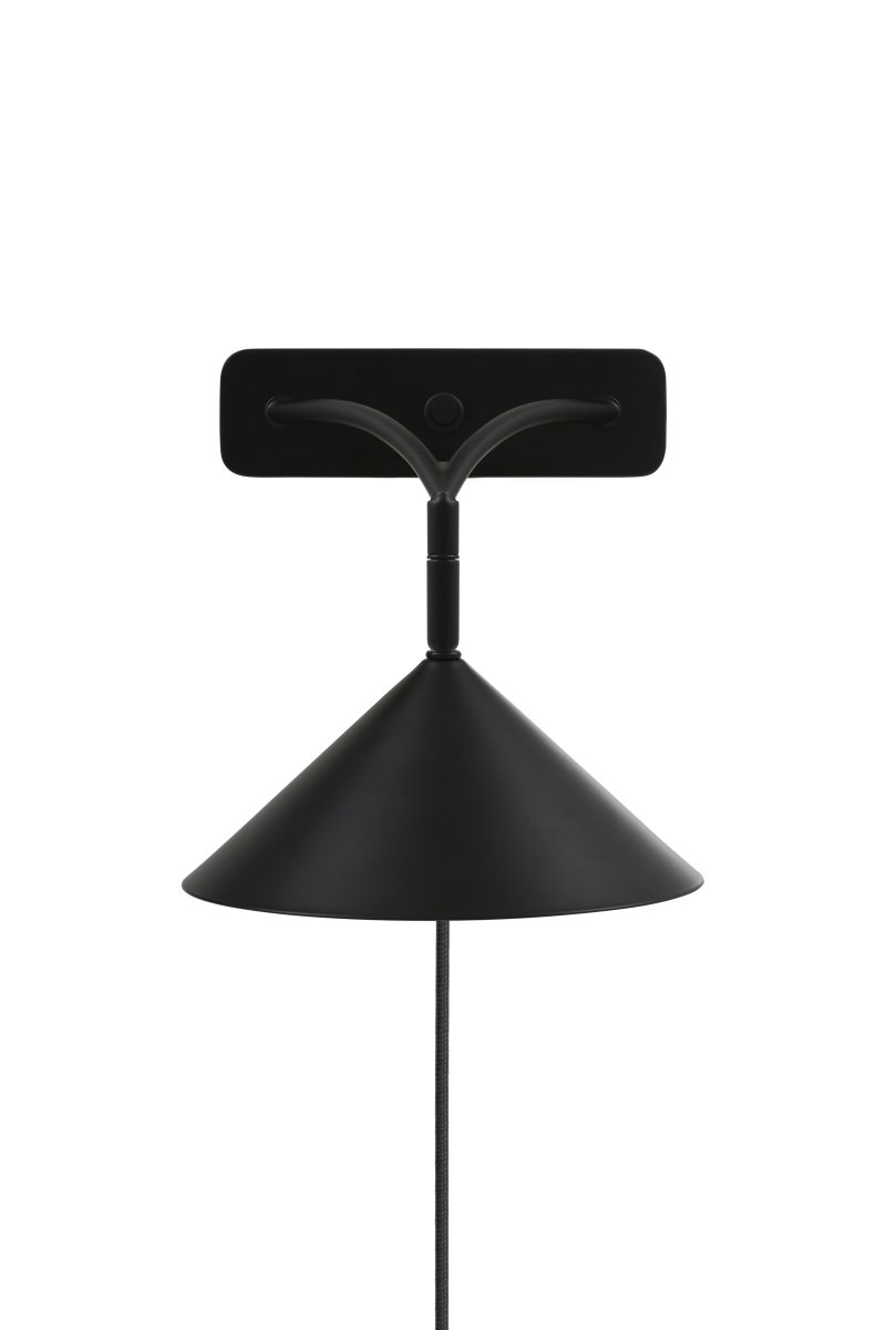 Curve Zwart leeslamp Van Globen Lighting - De Curve wandlamp in mat gelakt metaal met zijn minimalistische design past in veel omgevingen.