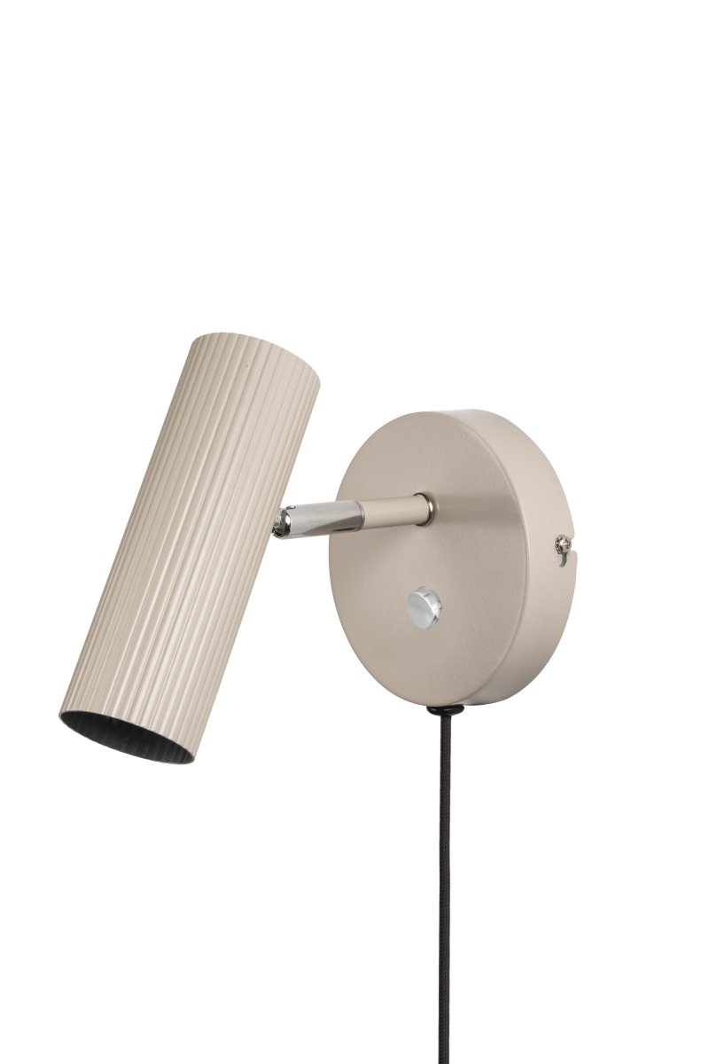 Hubble Beige leeslamp Van Globen Lighting - Hubble is een moderne wandlamp met een buisvormige, enkelvoudige, geribbelde metalen kap.