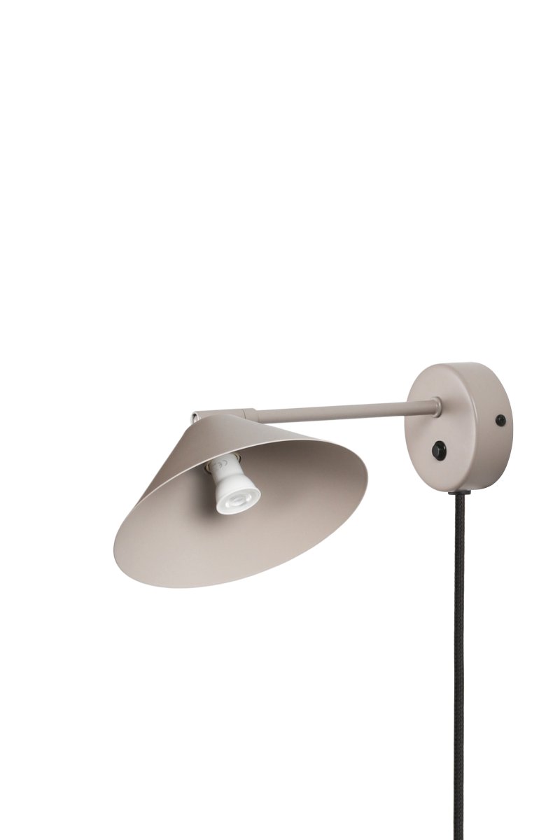 Cannes 30cm Beige leeslamp Van Globen Lighting - De lampenkap geeft een zacht en aangenaam licht naar beneden en is zowel in hoogte als zijwaarts kantelbaar.