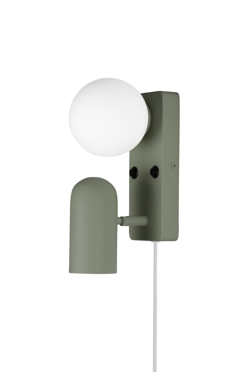 Doppio 25cm Mosgroen leeslamp Van Globen Lighting - De lamp biedt zowel gericht licht met de spot als sfeerverlichting met de glazen kap.