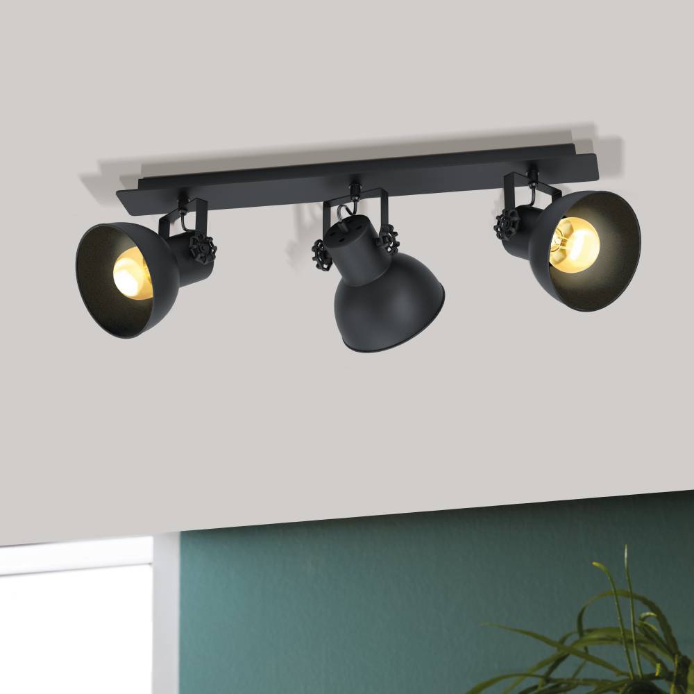 Barnstaple 3 Zwart spot Van Eglo - Het minimalistische maar stoere ontwerp is zowel decoratief als praktisch en is een uitstekende keuze voor iedereen die stijl met functionaliteit wil combineren in zijn huis.