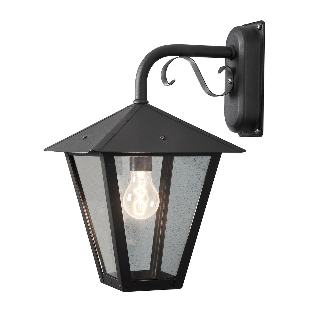 Benu Zwart buitenlamp Van Konstsmide - De klassieke lantaarnvorm en de robuuste materialen van de lamp maken hem tot een perfecte keuze voor wie een uitnodigende sfeer wil cre&euml;ren in entrees of lange gangen.