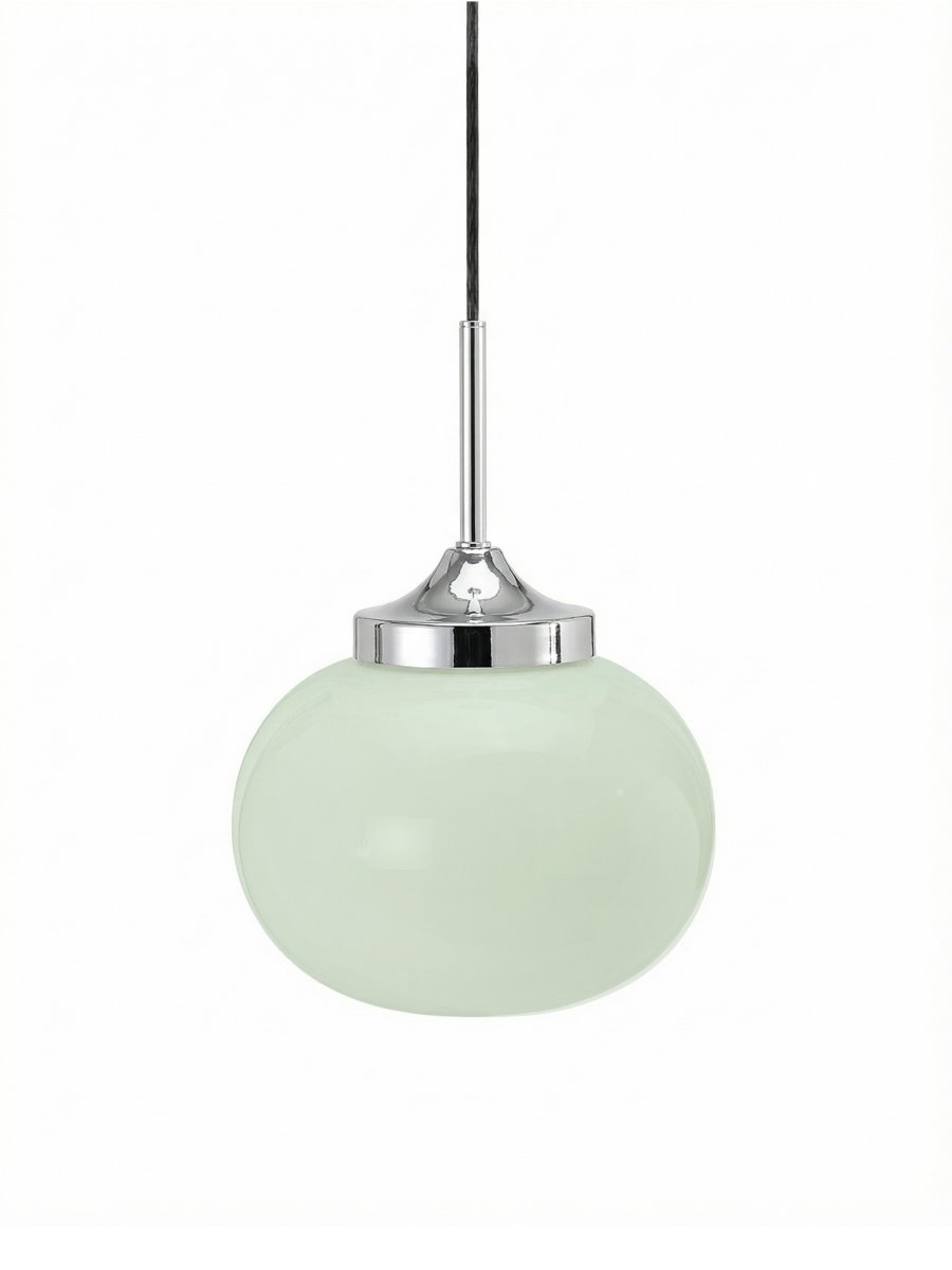 Elsy Ø18 Groente raamlamp Van PR Home - De handgemaakte glazen kap in een zachte saliegroene tint geeft elke lamp een uniek karakter, terwijl de verchroomde metalen details een stijlvol contrast cre&euml;ren.
