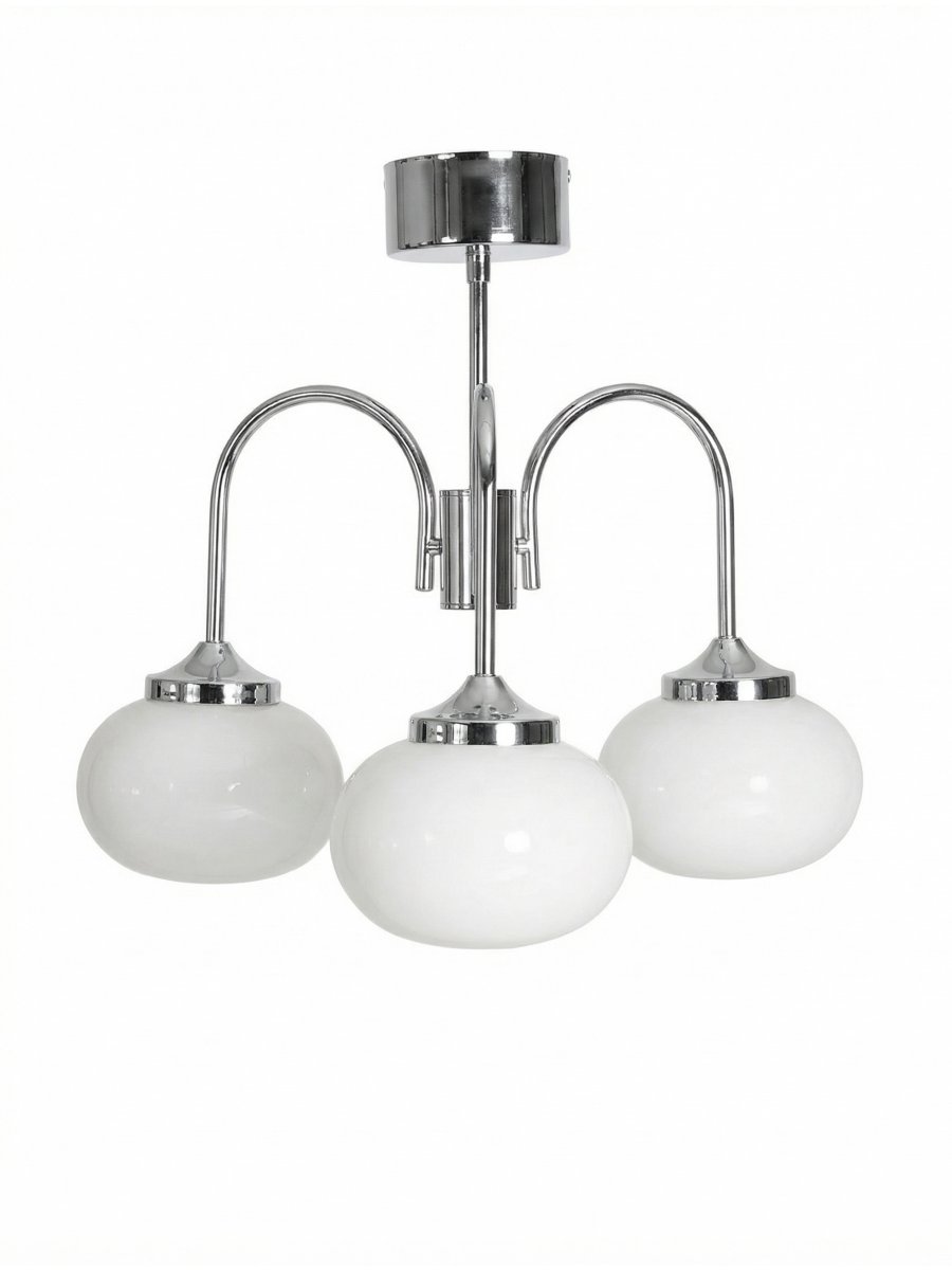 Elsy Ø52 Chroom plafondlamp Van PR Home - De lamp heeft drie naar beneden gerichte armen met witte glazen kappen die een zachte en aangename gloed verspreiden en een gezellige sfeer cre&euml;ren in bijvoorbeeld de woonkamer, eetkamer of hal.
