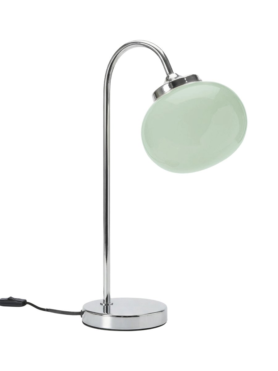 Elsy 50cm Groente tafellamp Van PR Home - De handgemaakte glazen kap in een zachte saliegroene tint geeft elke lamp een uniek karakter, terwijl de verchroomde metalen details een stijlvol en tijdloos geheel vormen.