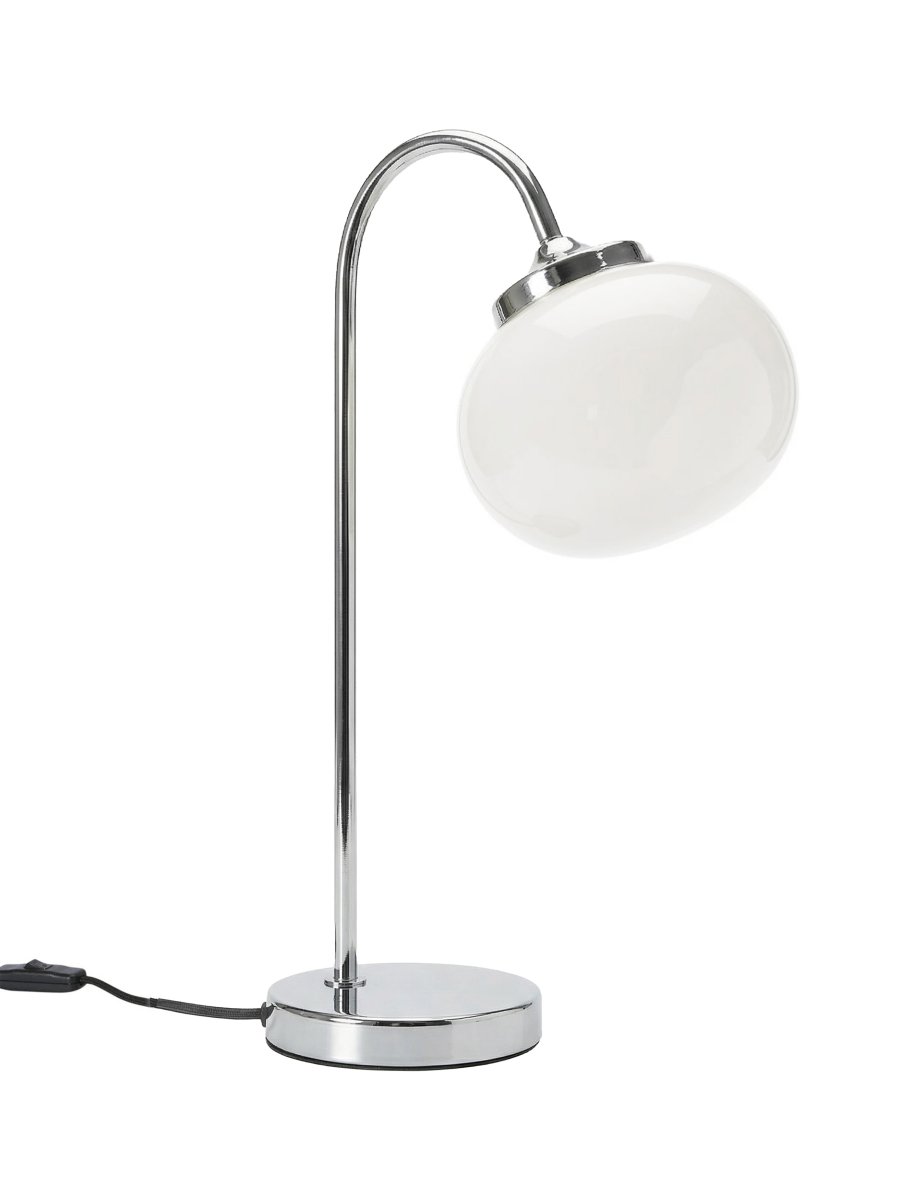 Elsy 50cm Wit tafellamp Van PR Home - De handgemaakte glazen kap in een zachtwitte tint geeft elke lamp een uniek karakter, terwijl de verchroomde metalen details een stijlvol en tijdloos geheel vormen.