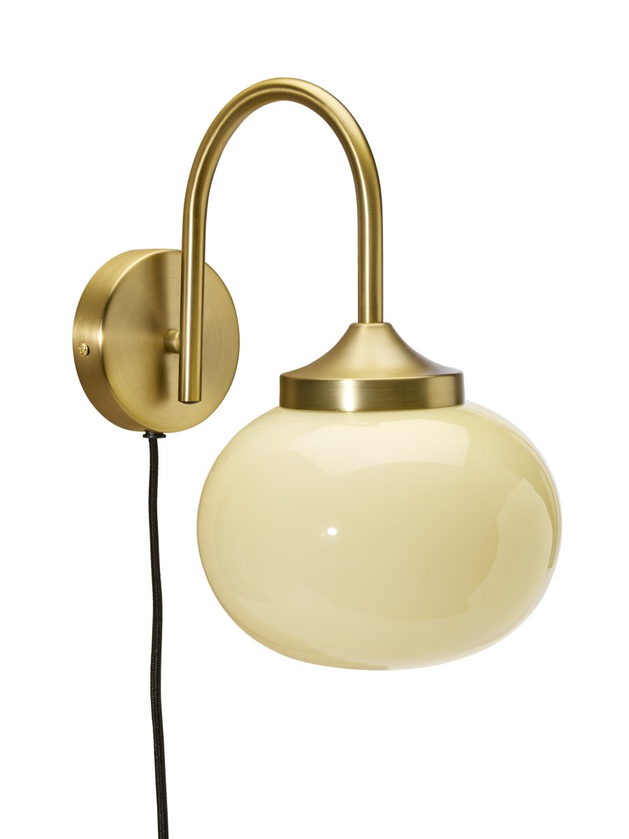 Elsy 30cm Geborsteld messing leeslamp Van PR Home - De handgepolijste glazen kap in een zachte crèmekleurige tint geeft elke lamp een uniek karakter, terwijl de geborstelde messing details een stijlvol en exclusief contrast creëren.