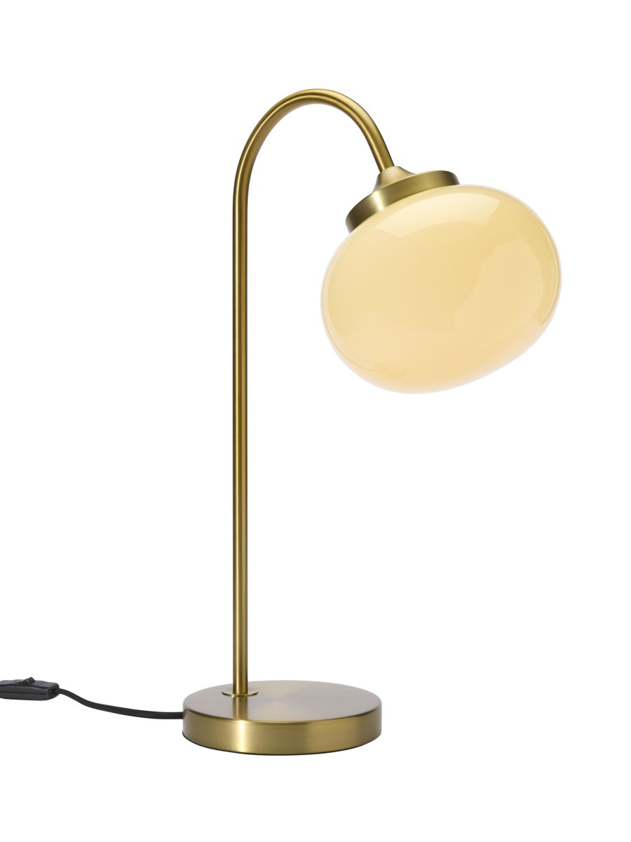 Elsy 50cm Geborsteld messing tafellamp Van PR Home - De handgemaakte glazen kap in een zachte cr&egrave;mekleurige tint geeft elke lamp een uniek karakter, terwijl de geborstelde messing details een stijlvol en tijdloos geheel vormen.