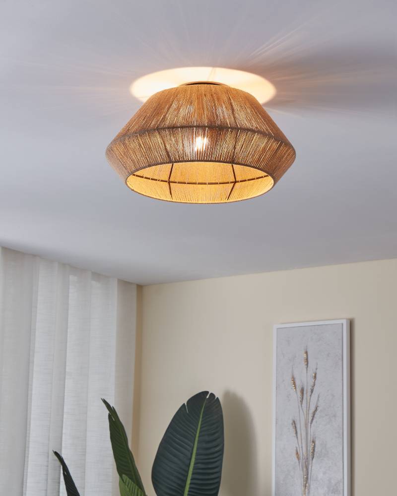 Alderney Ø48 Natuur plafondlamp Van Eglo - Past zowel in de woonkamer als in de slaapkamer en voegt een vleugje bohemian elegantie toe.