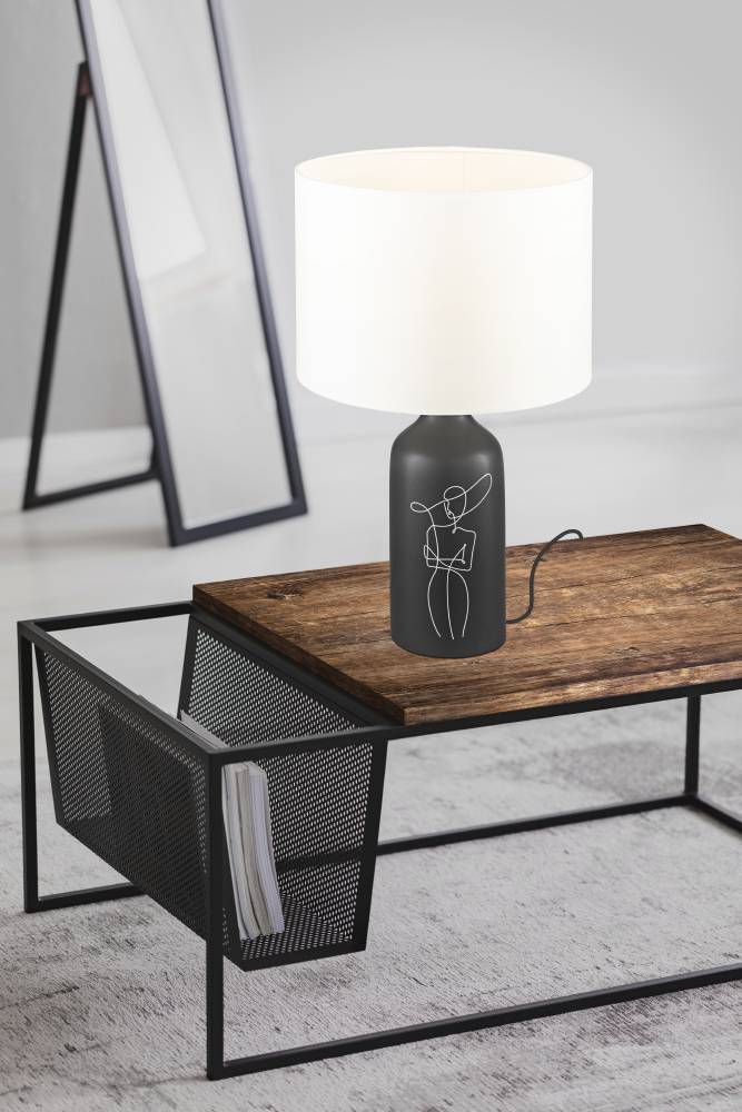 Vinoza 53cm Zwart tafellamp Van Eglo - Met een zwarte voet, versierd met minimalistische lijnen die een vrouw met een hoed afbeelden, brengt de lamp een verfijnde en artistieke toets in uw huis.