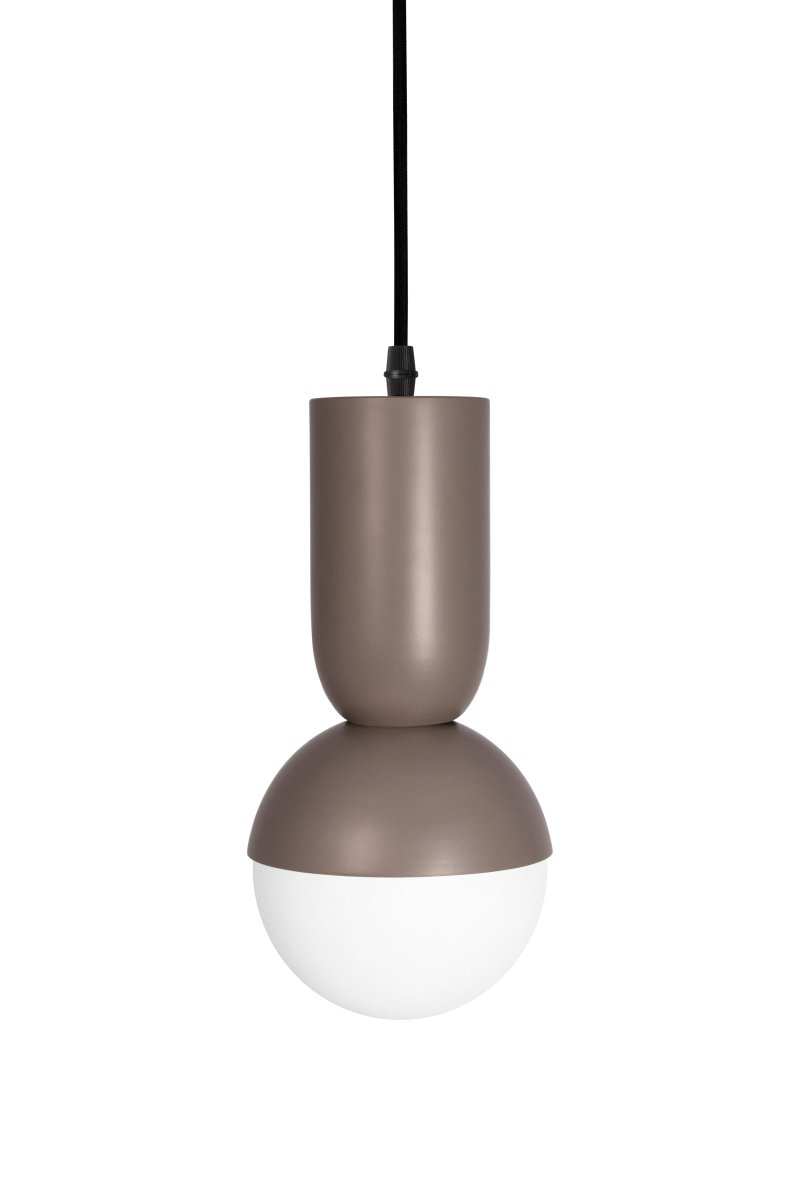 Nero Ø13 Bruin hanglamp Van Globen Lighting - De Nero-lamp was vanaf het begin een poging om de vorm van een bol te combineren met een ovale buis.
