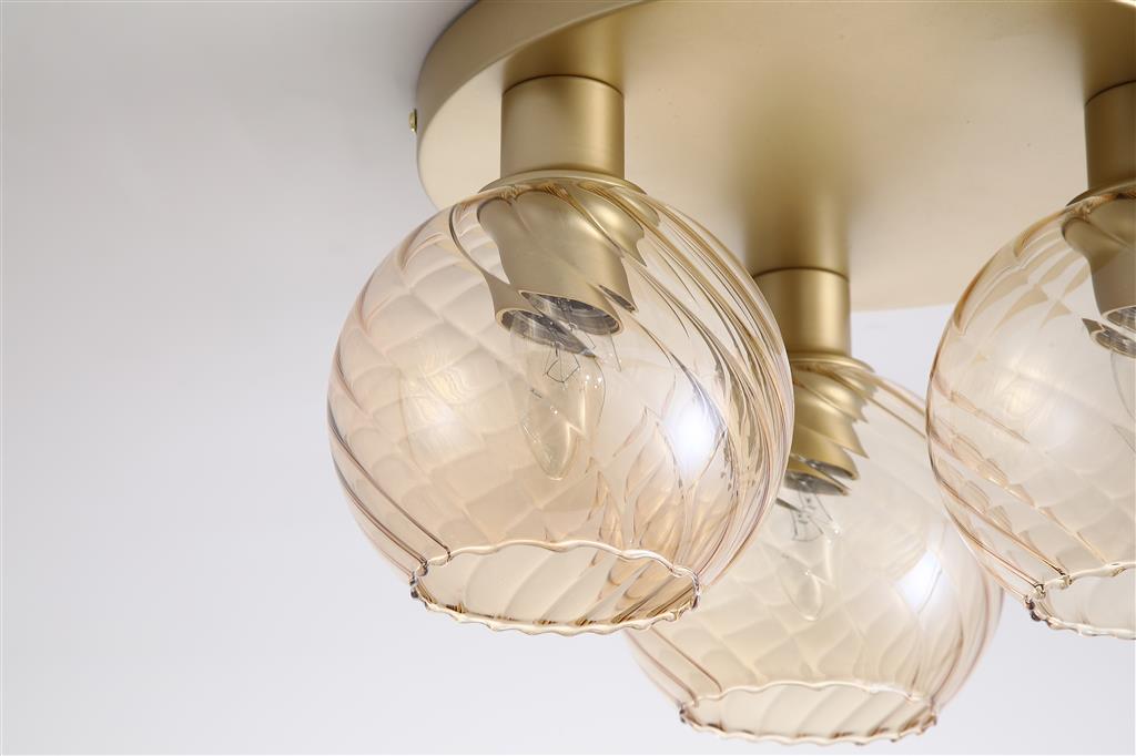 Radiance Ø38 Goud plafondlamp Van Searchlight - De kappen rusten op een plafondplaat met een gouden afwerking, wat zorgt voor een stijlvolle en verfijnde uitstraling.