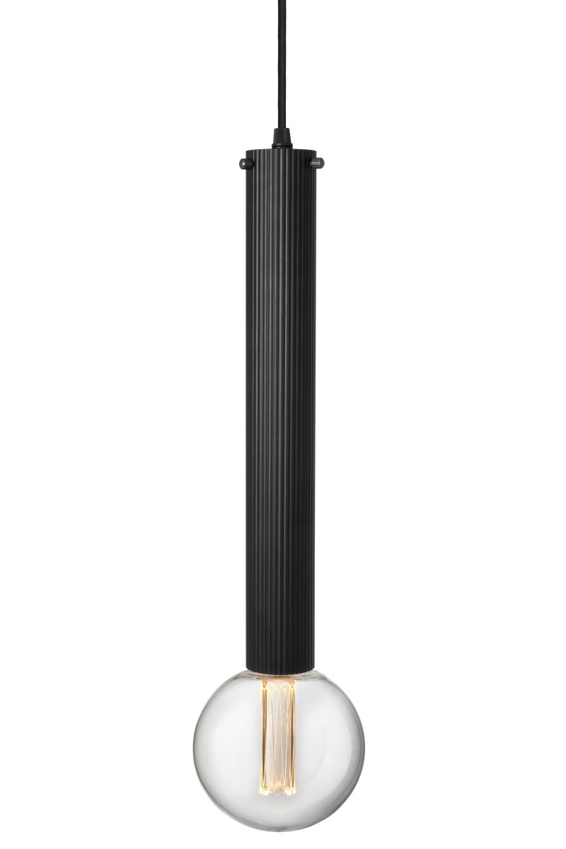 Hubble 38cm Zwart raamlamp Van Globen Lighting - De uitstraling en het lichtpatroon van de lamp kunnen eenvoudig worden gevarieerd met verschillende lichtbronnen: kies een richtbare spot voor functionele werkverlichting, een kleine bol voor een moderne uitstraling of een grotere lichtbron voor een sfeervolle sfeer.