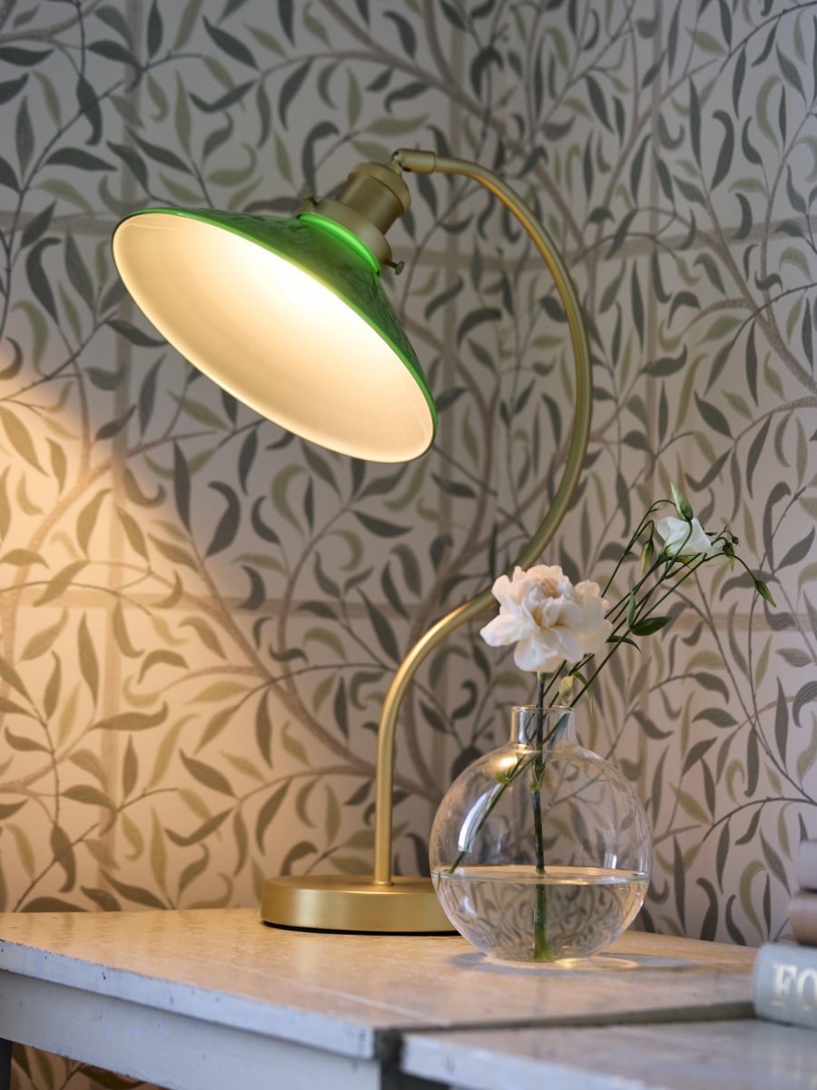 Axel 50cm Messing bureaulamp Van PR Home - De glazen kap heeft een diameter van 25 cm en is 8 cm hoog.