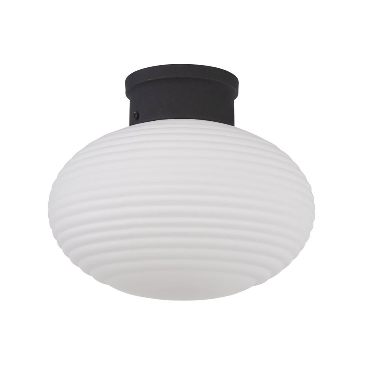 Nova Ø30 Zwart plafondlamp Van Oriva - Het opaalglas van de lamp verspreidt een zacht licht en de zwarte details creëren een prachtig contrast dat zorgt voor een verfijnde uitstraling.