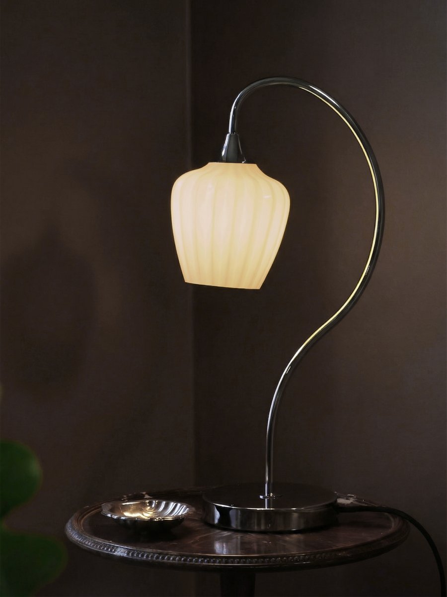 Amalfi 50cm Abrikoos tafellamp Van PR Home - De gaasvormige kap verspreidt een aangenaam licht en maakt van de Amalfi een decoratieve tafellamp die bijvoorbeeld mooi staat op een bijzettafel, bureau of nachtkastje.