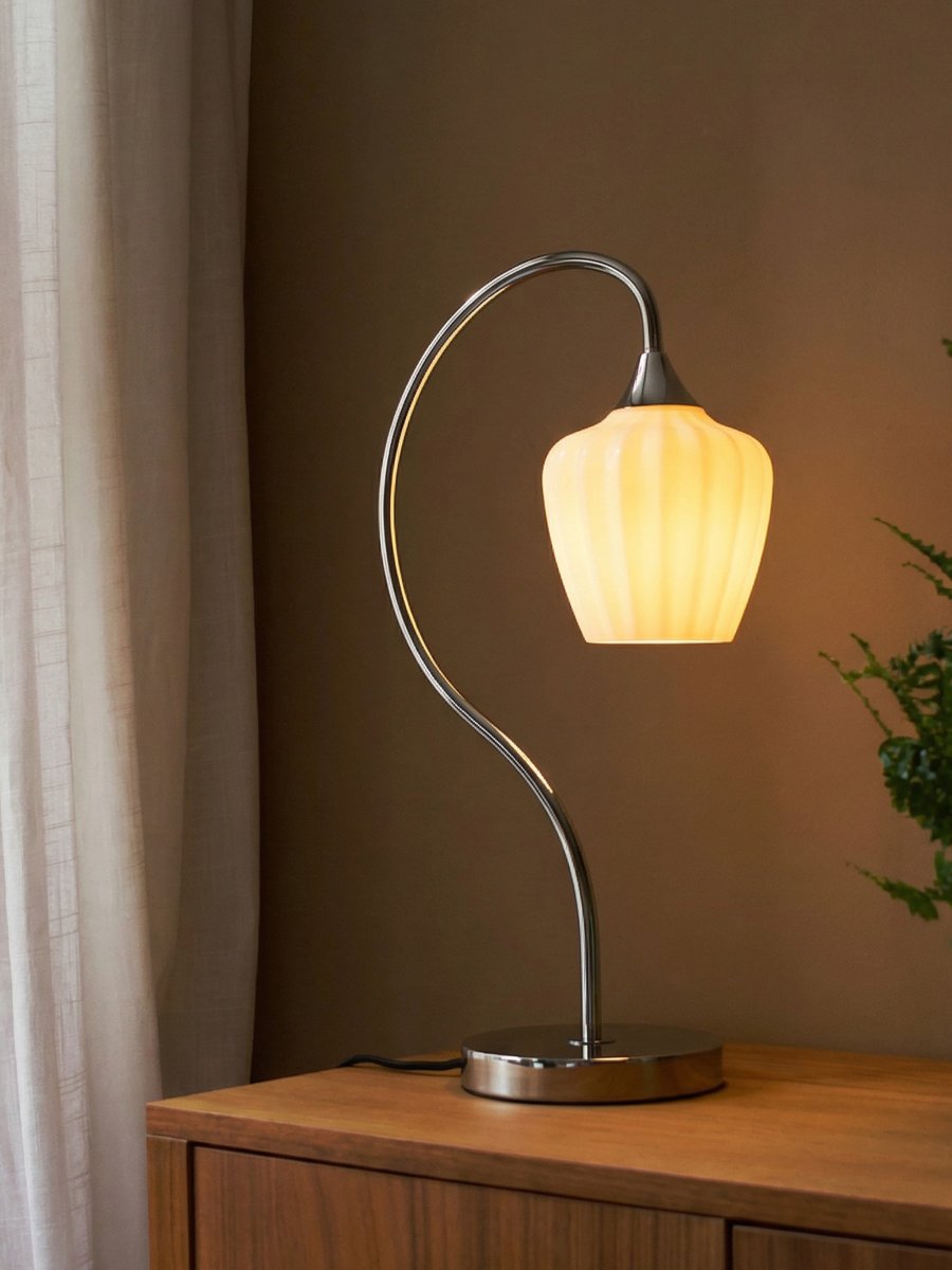 Amalfi 50cm Wit tafellamp Van PR Home - De gaasvormige kap verspreidt een aangenaam licht en maakt van Amalfi een decoratieve tafellamp die bijvoorbeeld mooi staat op een bijzettafel, bureau of nachtkastje.