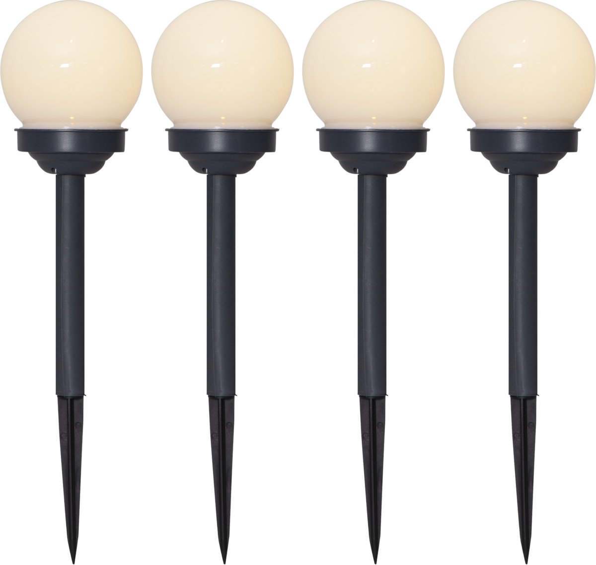 Globus 4 Stuks Wit solarlamp Van Star Trading - De witte bollen met een diameter van 10 cm verspreiden een zacht, warm wit licht dat een aangename sfeer creëert in het donker.