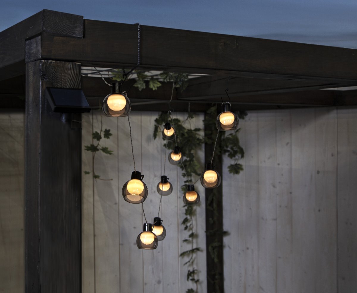 Smoky Transparant solarlamp Van Star Trading - Apart paneel waarmee u de lus in de schaduw en het paneel op een zonnige plek kunt plaatsen.