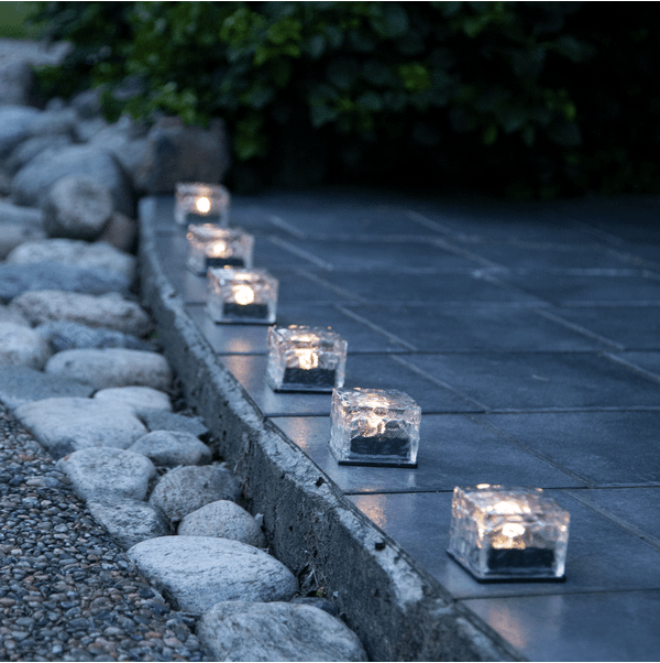 Icecube 3 Stuks Transparant solarlamp Van Star Trading - Gemaakt van plastic met een structuur die ijs nabootst, wat zorgt voor een effectieve en unieke verlichting.