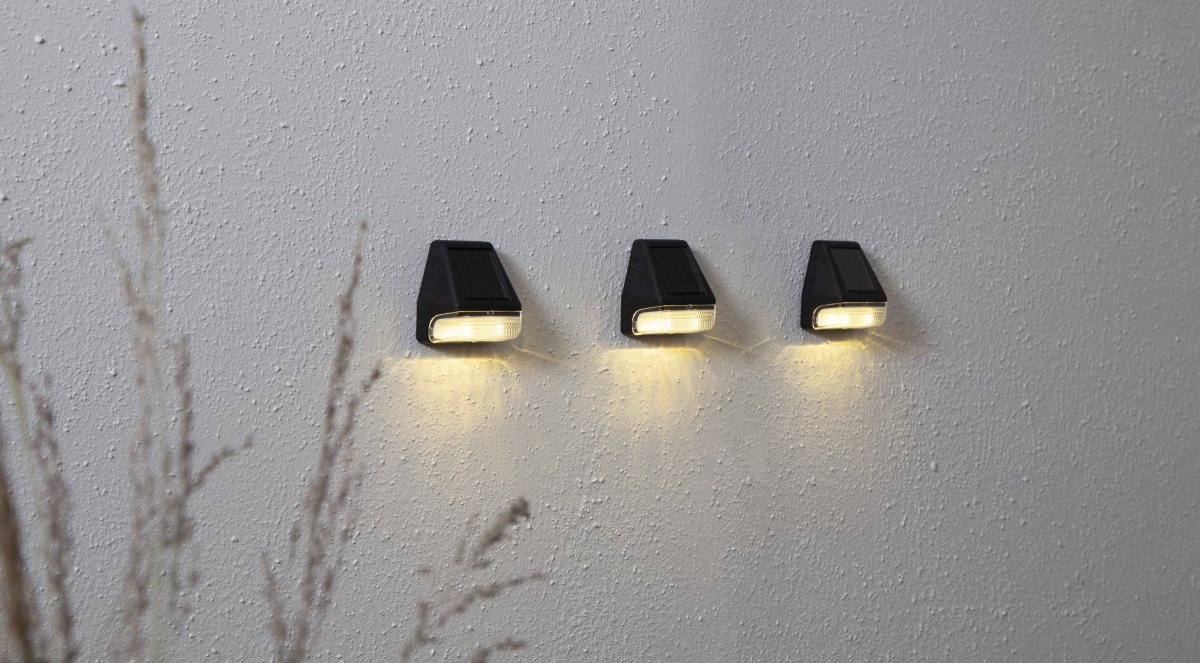 Mini 3-p Zwart solarlamp Van Star Trading - Dankzij het compacte ontwerp zijn ze gemakkelijk te plaatsen en laden ze eenvoudig op door de zon, waardoor ze automatisch aangaan als het donker wordt.