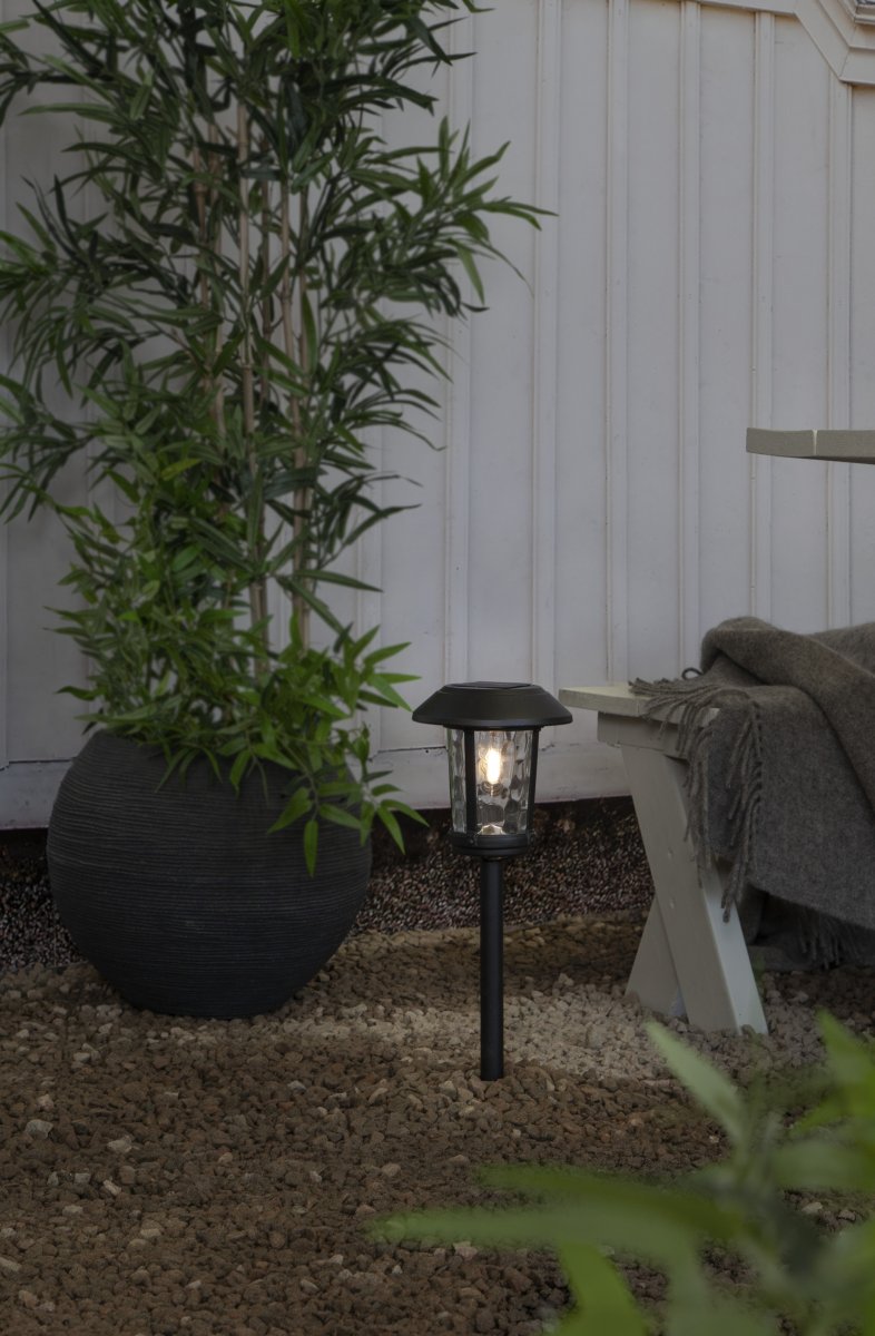 Florian Zwart solarlamp Van Star Trading - De Florian solar bolderlamp is een stijlvolle en klassieke tuinlamp van aluminium en glas.