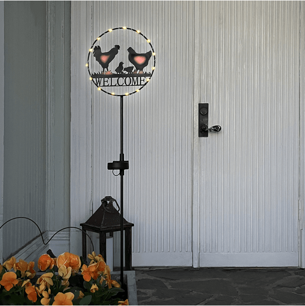 Welcome Zwart solarlamp Van Star Trading - Het is een prachtige decoratie en is gemakkelijk te plaatsen in de hal of in een pot bij de entree.