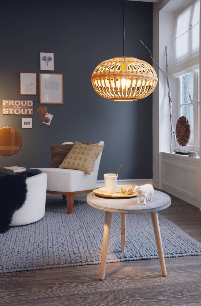 Amsfield Ø38 Natuur hanglamp Van Eglo - Deze hanglamp van prachtig gevlochten rotan verspreidt een warme en natuurlijke gloed die een uitnodigende sfeer in de kamer creëert.