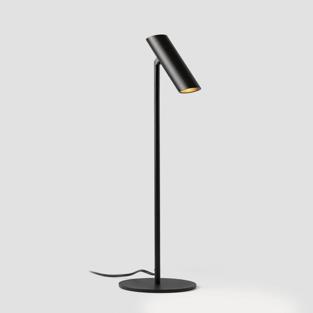 Leo 48cm Zwart bureaulamp Van Faro Barcelona - Leo is een zwarte tafellamp met ge&iuml;ntegreerde led die veelzijdigheid combineert met modern design.