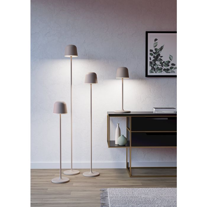 Mannera 140cm Zand Draagbare Van Eglo - Dankzij de draadloze functie kan de lamp vrij in de kamer worden geplaatst en verspreidt hij een gelijkmatig en aangenaam licht - ideaal om sfeer te creëren of om bij te lezen.