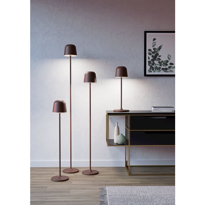 Mannera 140cm Roestig bruin Draagbare Van Eglo - Dankzij de draadloze functie kan de lamp vrij in de kamer worden geplaatst en verspreidt hij een gelijkmatig en aangenaam licht - ideaal om sfeer te creëren of om bij te lezen.