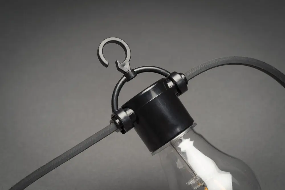 Lichtslinger, amberkleurige, 10m Zwart Van Konstsmide - Decoratieve lichtsnoer met 10 vervangbare amberkleurige LED-lampjes die een warme en uitnodigende sfeer cre&euml;ren.
