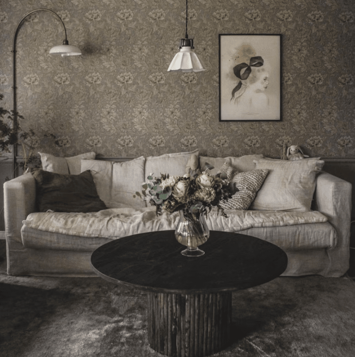 Margareta Ø18 Wit raamlamp Van Strömshaga - De lamp heeft geen aansluiting op de muur of het plafond, u kiest dus zelf waar u hem op wilt aansluiten.