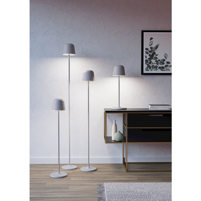 Mannera 140cm Grijs Draagbare Van Eglo - Dankzij de draadloze functie kan de lamp vrij in de kamer worden geplaatst en verspreidt hij een gelijkmatig en aangenaam licht - ideaal om sfeer te creëren of om bij te lezen.