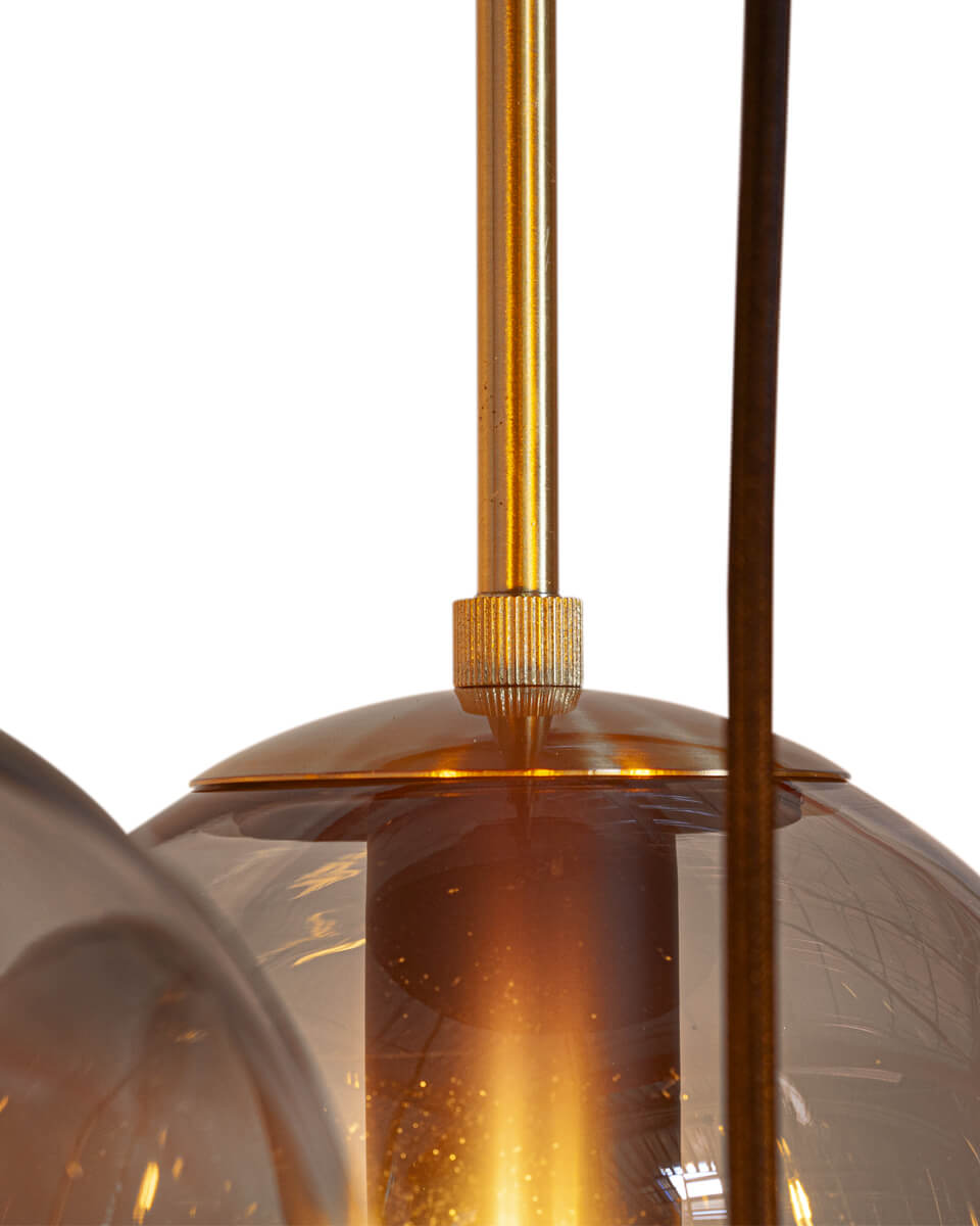 Laura 86cm Rookgrijs hanglamp Van By Rydéns - Met Laura krijgt u niet alleen een lichtbron, maar ook een designstatement dat de sfeer van de hele kamer verbetert.