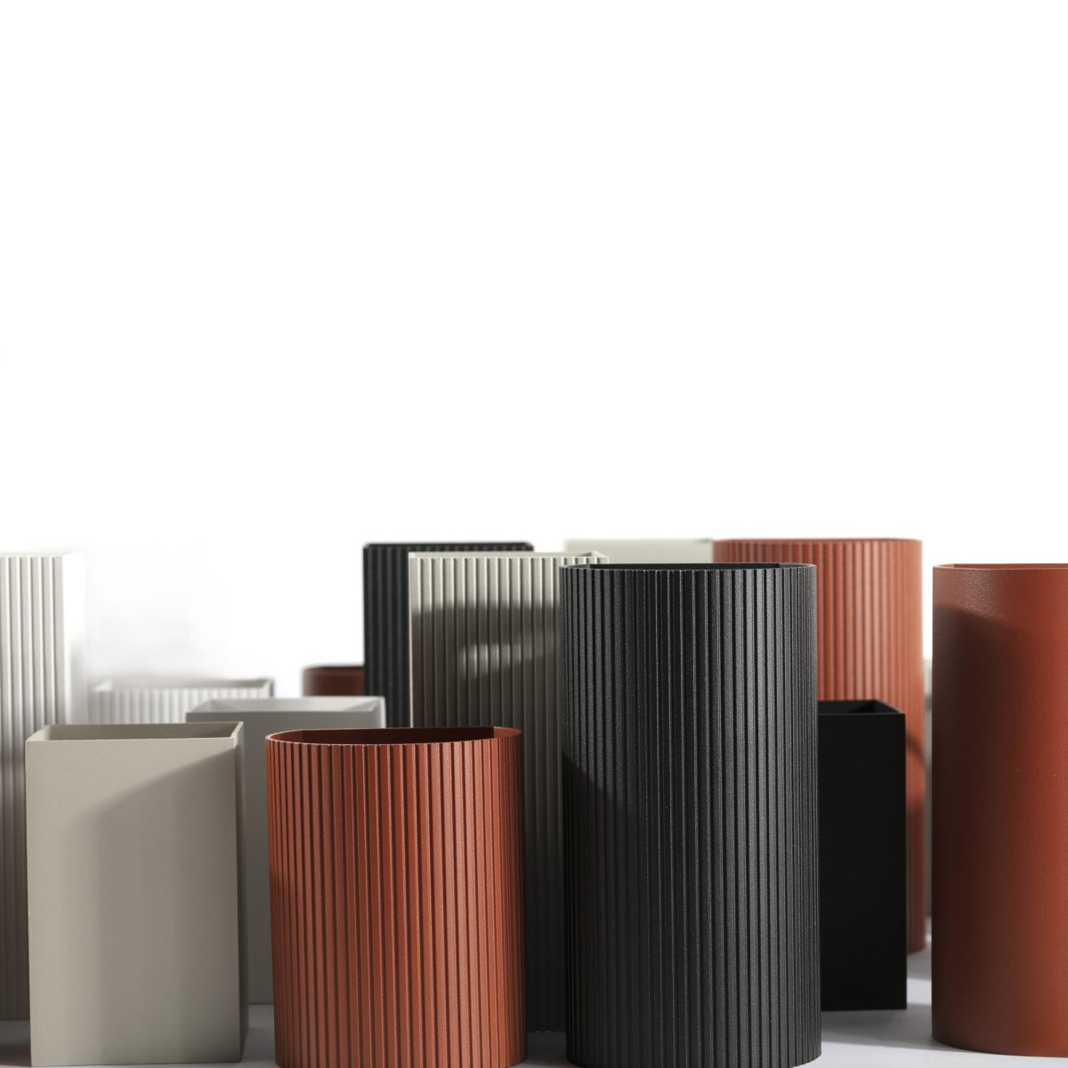 Lune 15cm Terracotta gecanneleerd wandlamp Van Faro Barcelona - Lune is een vierkante wandlamp met een gecanneleerde terracotta afwerking, perfect voor gangen en doorgangen.